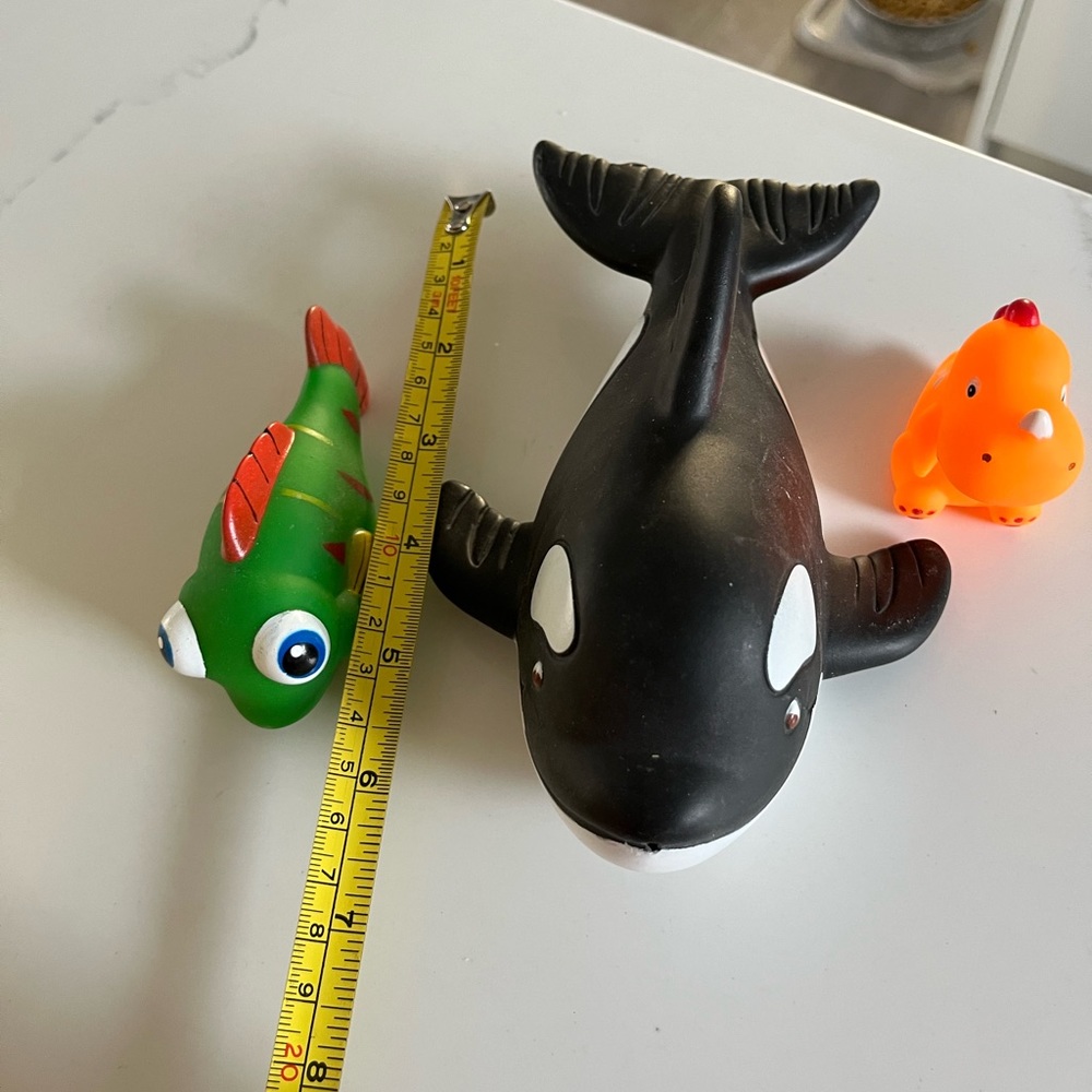 Fabulous water & sand toys. These are smaller in size - great for younger kids - Picture 12 of 12